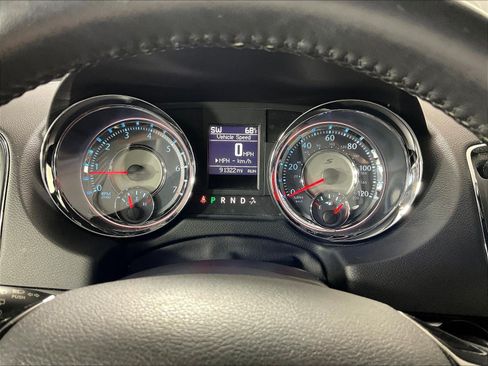 Used 2014 Chrysler Town & Country S FWD image 14