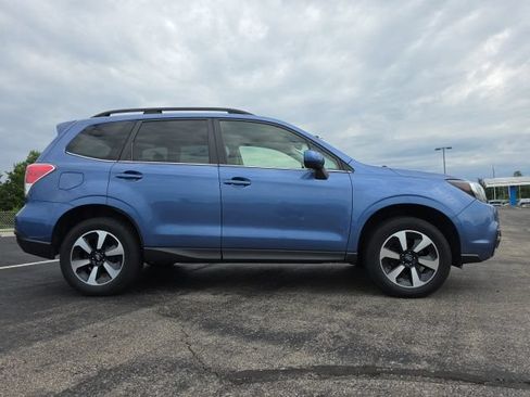 Used 2017 Subaru Forester 2.5i Limited AWD/4WD image 2