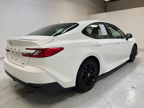 Used 2025 Toyota Camry SE FWD image 9