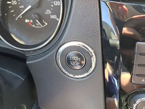 Used 2018 Nissan Rogue SV image 27