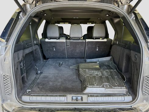 Used 2021 Land Rover Discovery S R-Dynamic image 15