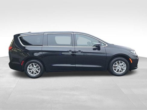New 2026 Chrysler Pacifica Select FWD image 7