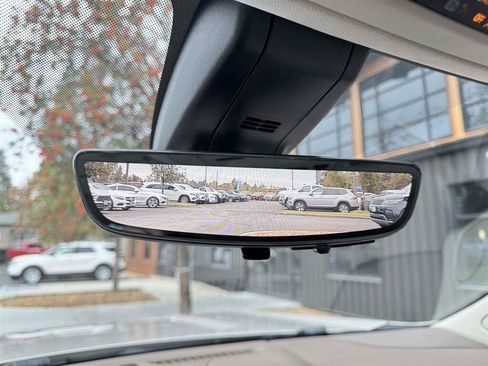 Used 2021 GMC Yukon XL Denali w/ Advanced Technology Package AWD/4WD image 19