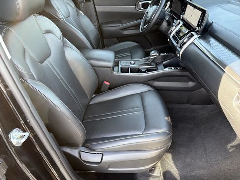 Used 2023 Kia Sorento S w/ Panoramic Sunroof Package FWD image 11