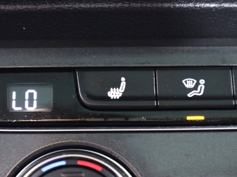 Used 2019 Volkswagen Tiguan SEL w/ 3rd Row Seat Package AWD/4WD image 24