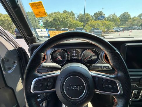 Used 2021 Jeep Gladiator Mojave AWD/4WD image 6