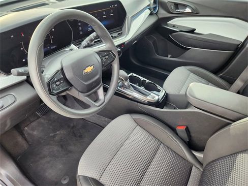 Used 2025 Chevrolet Trax LT image 18