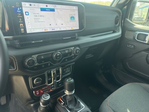 Used 2025 Jeep Wrangler Unlimited Rubicon image 12