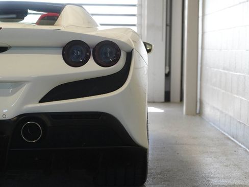 Used 2021 Ferrari F8 Tributo image 15