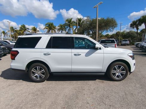 Used 2024 Ford Expedition Limited image 4