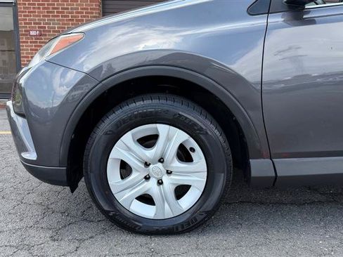 Used 2017 Toyota RAV4 LE AWD/4WD image 5