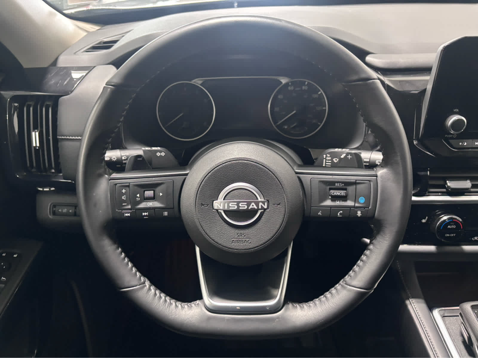 Used 2025 Nissan Pathfinder SV AWD/4WD image 18