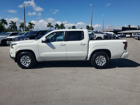 Used 2024 Nissan Frontier SV image 8