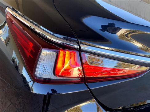 Used 2019 Lexus ES 350 w/ Premium Package FWD image 28