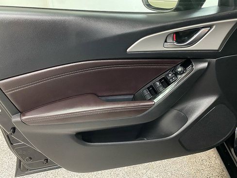 Used 2018 MAZDA MAZDA3 Touring image 9