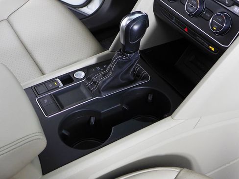 Used 2021 Volkswagen Atlas SE w/ Panoramic Sunroof Package image 15