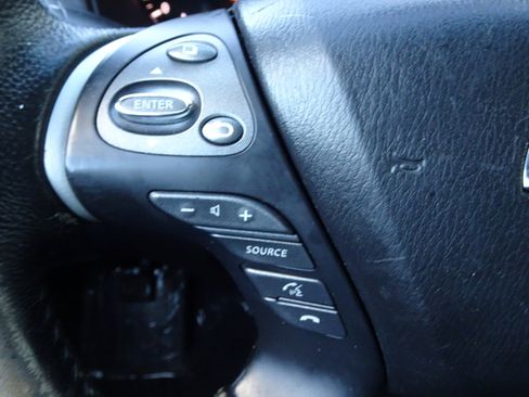 Used 2013 Nissan Pathfinder SV image 20