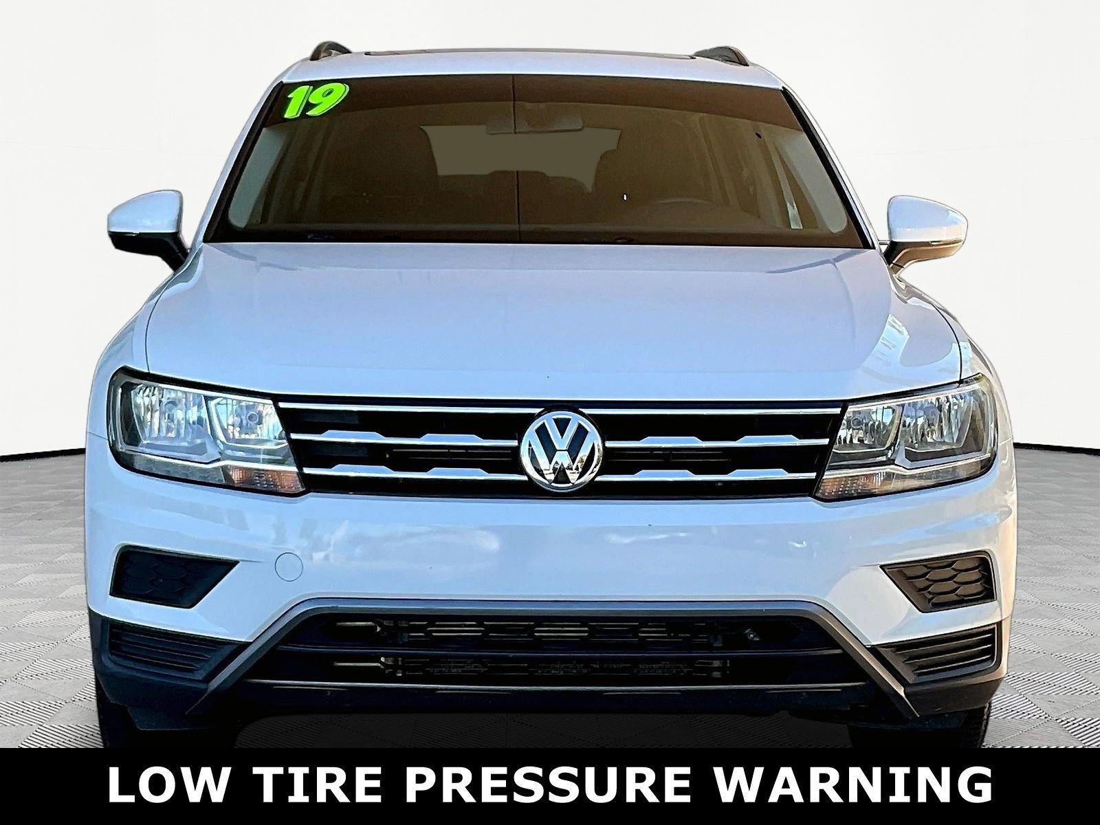 Used 2019 Volkswagen Tiguan SE w/ Panoramic Sunroof Package FWD image 2