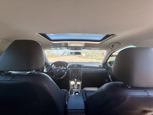 Used 2018 Volkswagen Passat 2.0T SE w/ SE Lighting Package FWD image 12