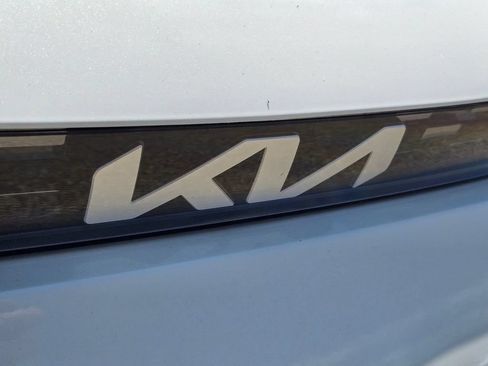 Certified 2025 Kia Soul LX w/ LX Technology Package FWD image 5