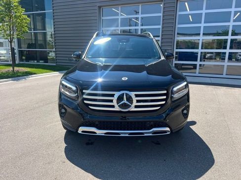Used 2025 Mercedes-Benz GLB 250 4MATIC image 2