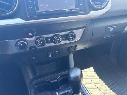 Used 2019 Toyota Tacoma SR5 AWD/4WD image 19
