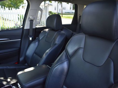 Used 2025 Kia Telluride S FWD image 8