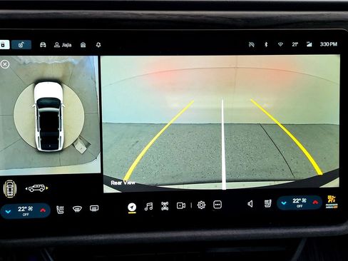 Used 2025 Rivian R1S Adventure image 33