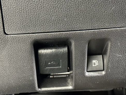 Used 2020 Toyota Highlander XLE AWD/4WD image 46