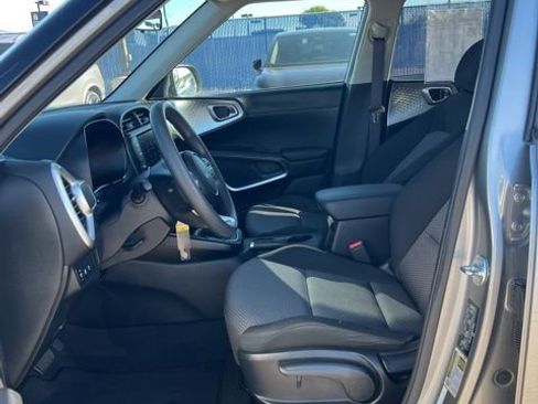 Used 2024 Kia Soul LX w/ Option Group 015 image 17