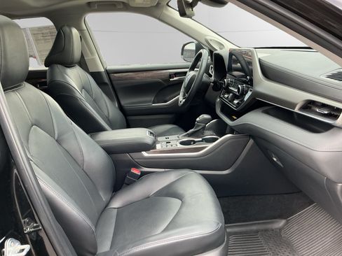 Certified 2023 Toyota Highlander Limited AWD/4WD image 15