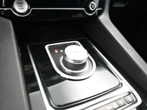 Used 2020 Jaguar F-PACE Premium AWD/4WD image 6