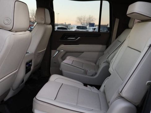 Used 2025 GMC Yukon XL Denali w/ Sun & Power Step Package AWD/4WD image 18