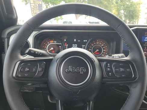 Used 2025 Jeep Wrangler Unlimited Sport AWD/4WD image 19