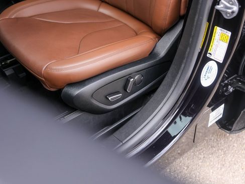 Used 2022 Lincoln Nautilus Reserve image 8