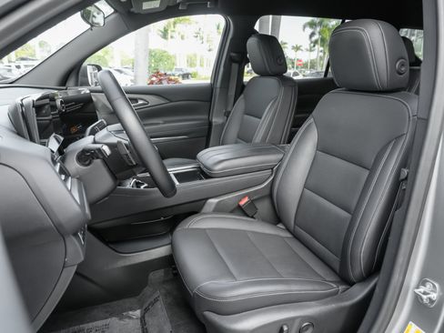 Used 2024 Chevrolet Traverse LT FWD image 9