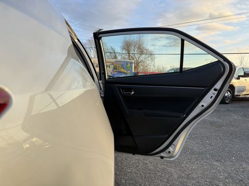 Used 2017 Toyota Corolla L image 29