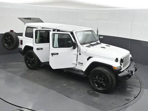 Used 2022 Jeep Wrangler Unlimited Sahara AWD/4WD image 59