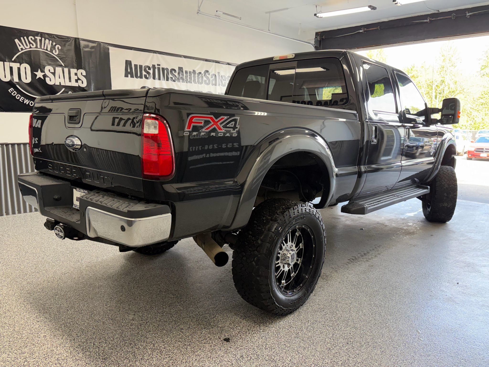 Used 2015 Ford F350 Lariat w/ Lariat Ultimate Package AWD/4WD image 3