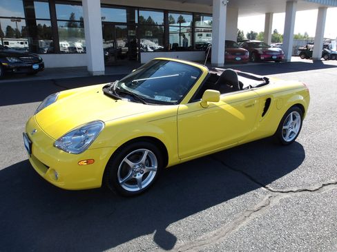 Used 2003 Toyota MR2 image 9