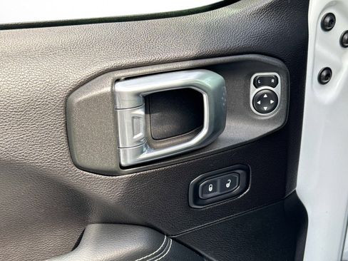 Used 2019 Jeep Wrangler Unlimited Sahara image 18