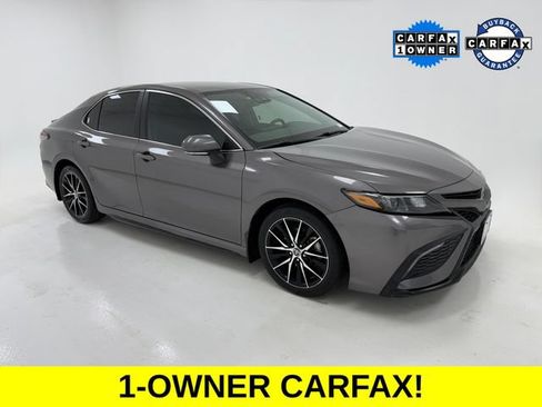 Used 2023 Toyota Camry SE FWD image 1