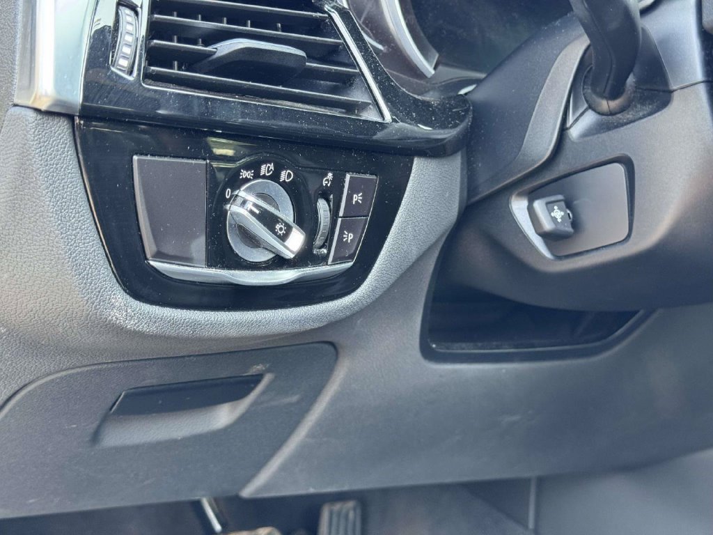Used 2019 BMW 530i xDrive w/ Premium Package AWD/4WD image 10