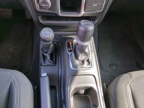 Used 2020 Jeep Wrangler Sport image 17