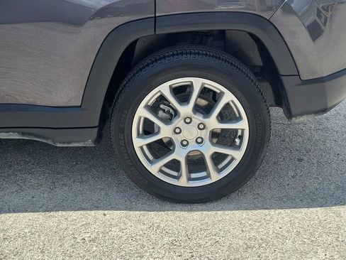 Used 2024 Jeep Compass Latitude image 18