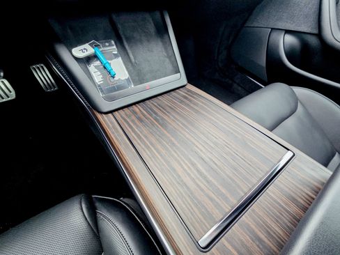 Used 2021 Tesla Model S Plaid image 10