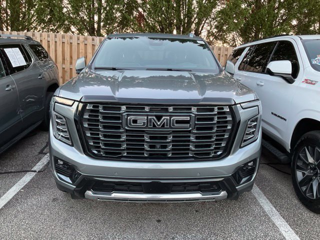 Used 2025 GMC Yukon Denali Ultimate AWD/4WD image 2