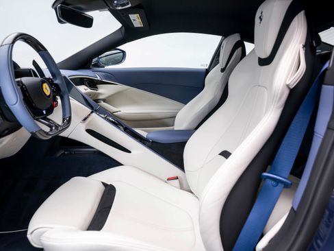 Certified 2023 Ferrari Roma image 5