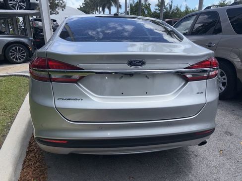 Used 2017 Ford Fusion SE w/ Fusion SE Technology Package FWD image 7