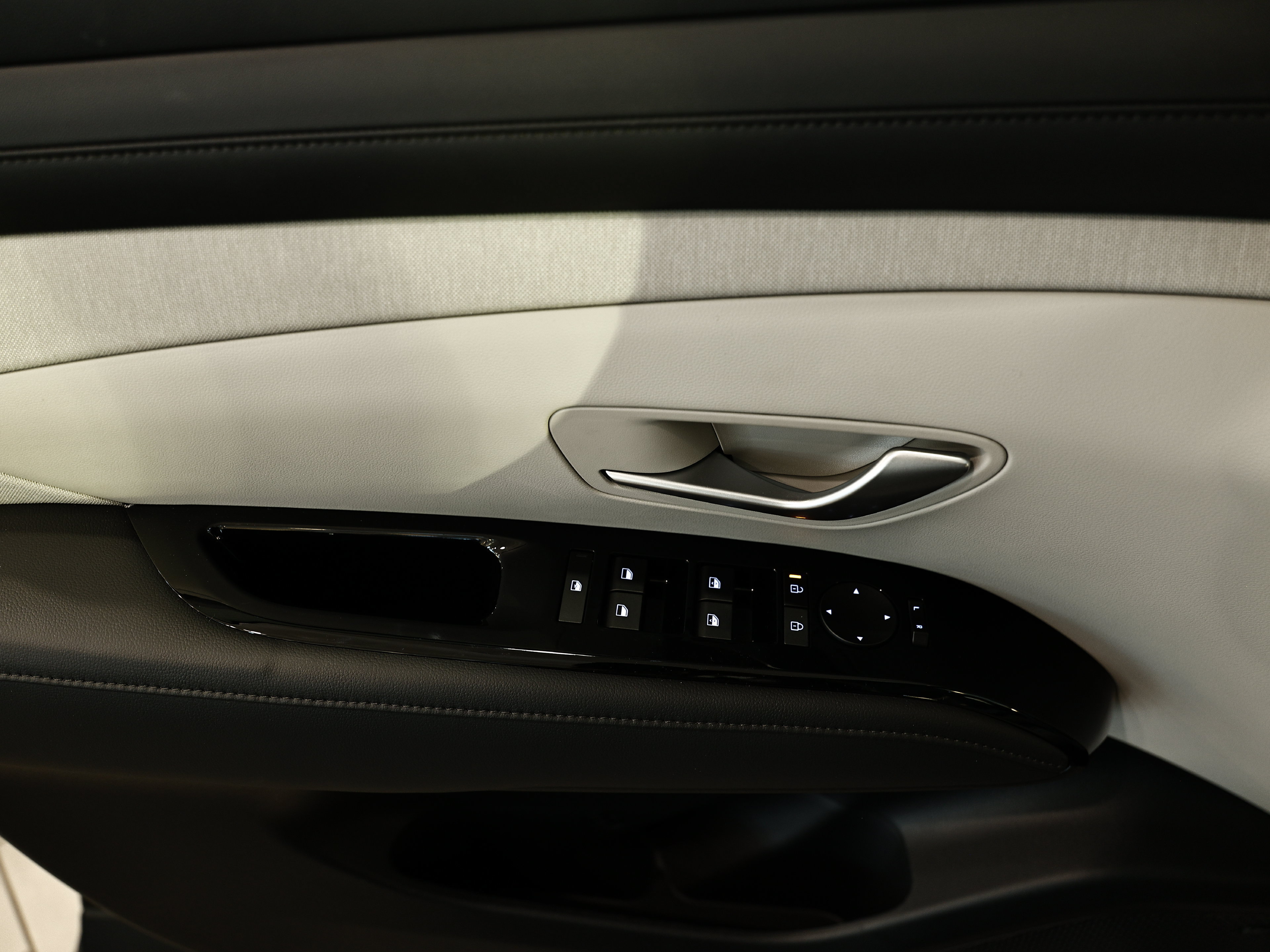 New 2026 Hyundai Tucson Limited FWD image 9